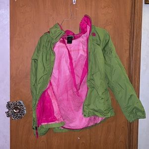 Green on outside and pink on inside. Velcro’s and zips. XL (18). North Face!